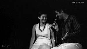 אלונה טוראל עם דן בן אמוץ 1966- צילום יעקב אגור