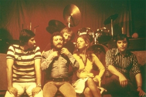עם הפלטינה ברברים 1974. משמאל: לב זבגינסקי, רומן קונצמן, אהרל'ה קמינסקי, אלונה טוראל, נחום פרפרקוביץ